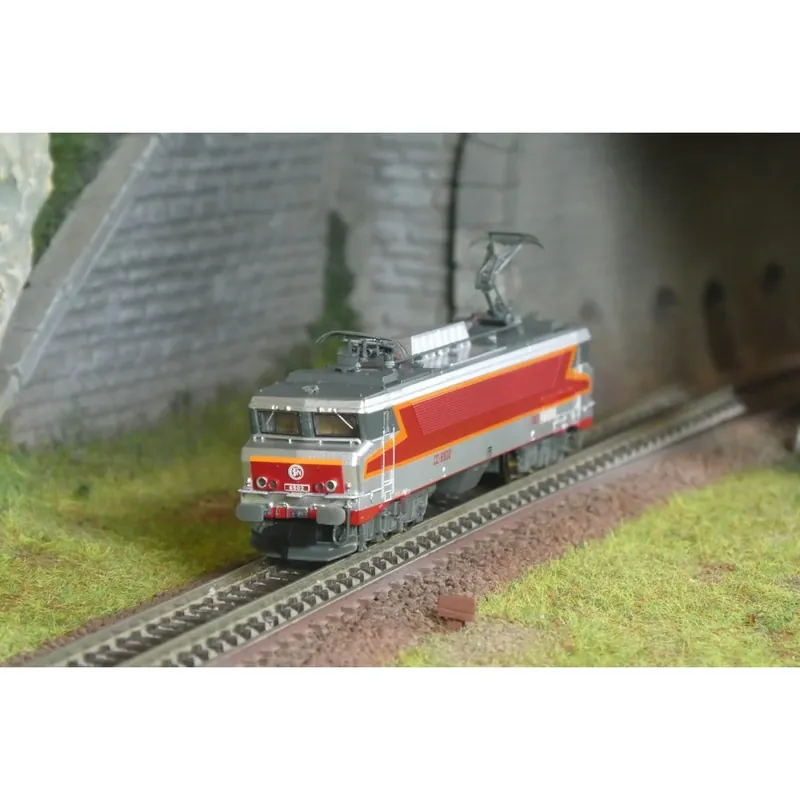 Korting Arnold HN2650S Locomotive électrique CC 6502 « Mistral », livrée d‘origine argent, digitale sonore, N 1/160