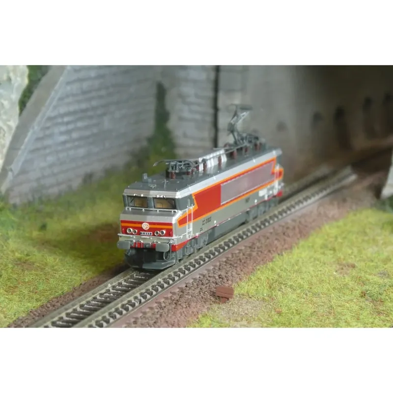 Lage Kosten Arnold HN2649S Locomotive électrique CC 21003, livrée argent, digitale sonore, N 1/160