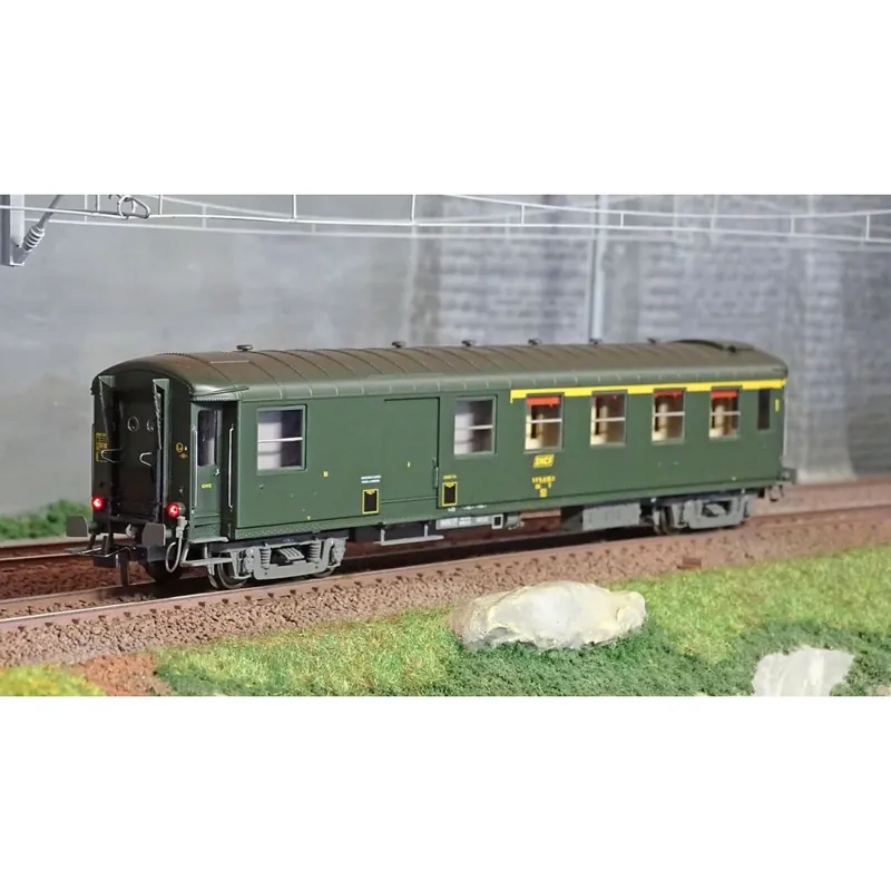 Nieuw Ree modeles VB462 Voiture voyageurs métallisée, ex-PLM, SNCF, A4D, vert 301, ep. IV, feux fin de convoi