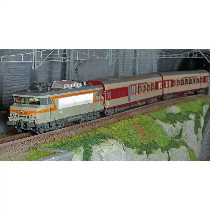 Ls Models 11004S Set Grand Confort Etendard Locomotive BB 7233 SNCF + A4Dtux + A8tu, livrée origine, sud-ouest, Sonore Gecertificeerd