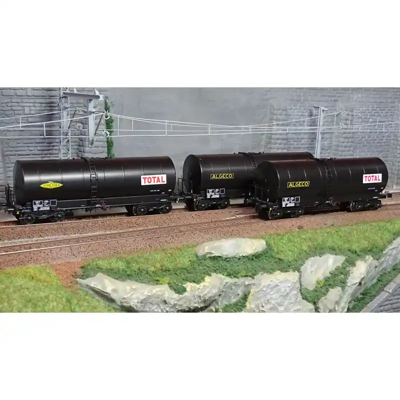 Populair Ree modeles WB664 Set de 3 wagons citerne FAUVET-GIREL, bogies Y 23, TOTAL