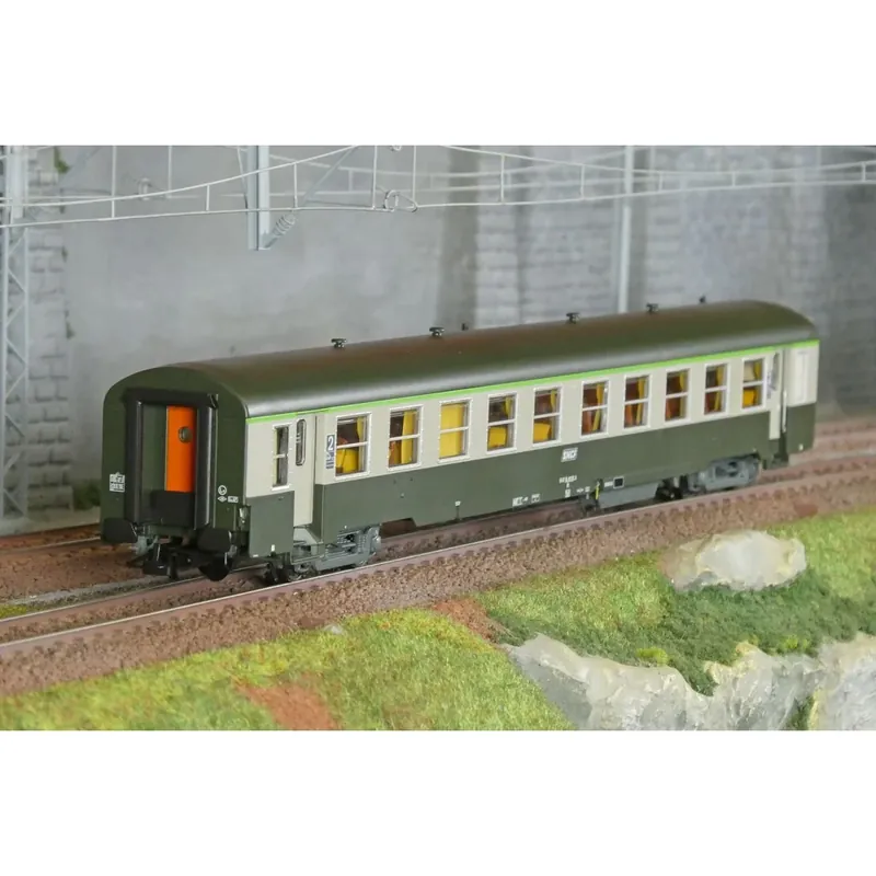 R37 HO42509 Voiture voyageurs USI, B10t, bogies Y16, chauffage autonome Avialex, Batignolles, éclai Gereduceerde Prijs