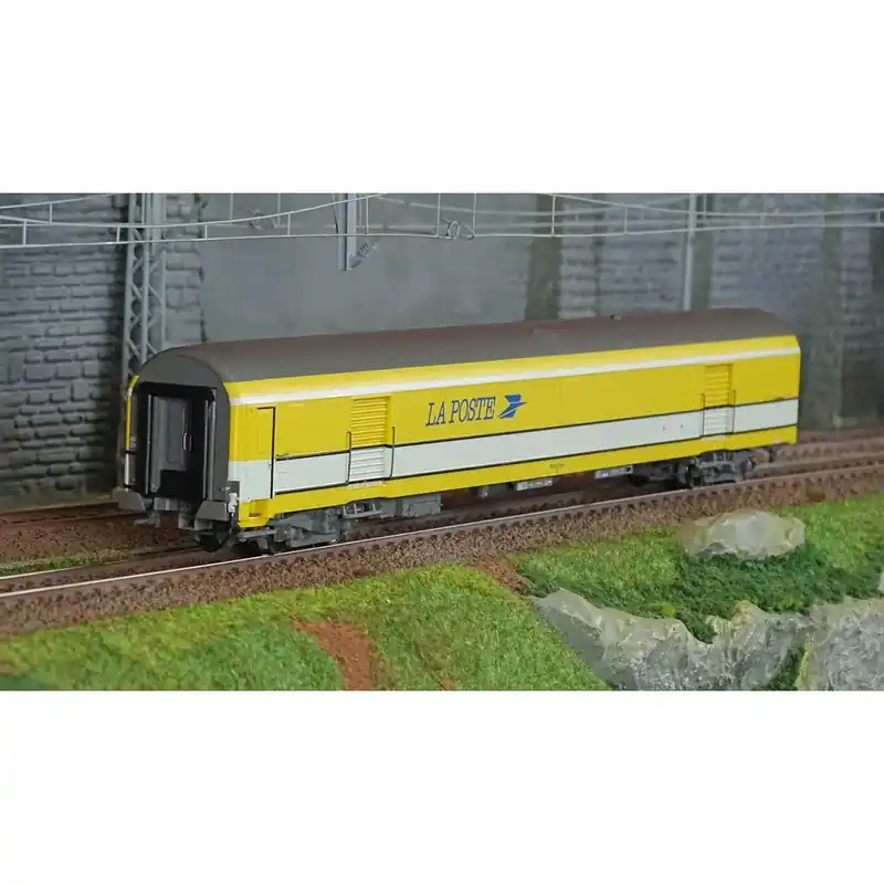 Beperkt Aanbod LS Models 40448 Voiture Postale UIC, jaune/blanc, toit gris, portes roulantes, PA UIC, SNCF