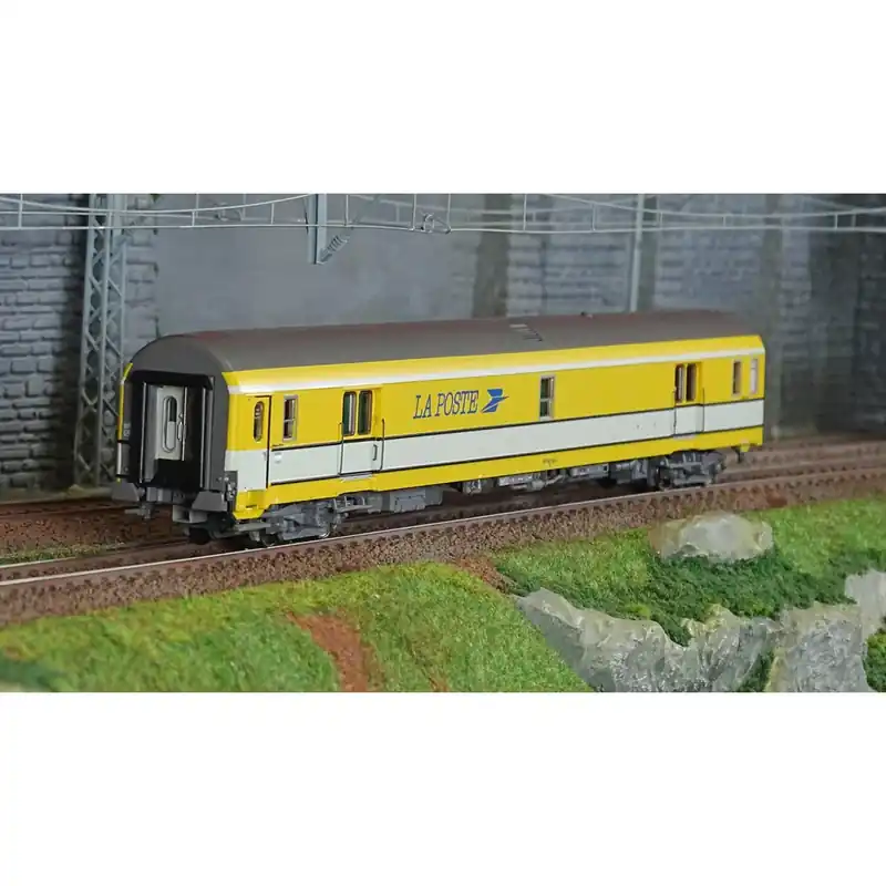 Populair LS Models 40428 Voiture Postale UIC, jaune/blanc, toit gris, PA UIC, SNCF