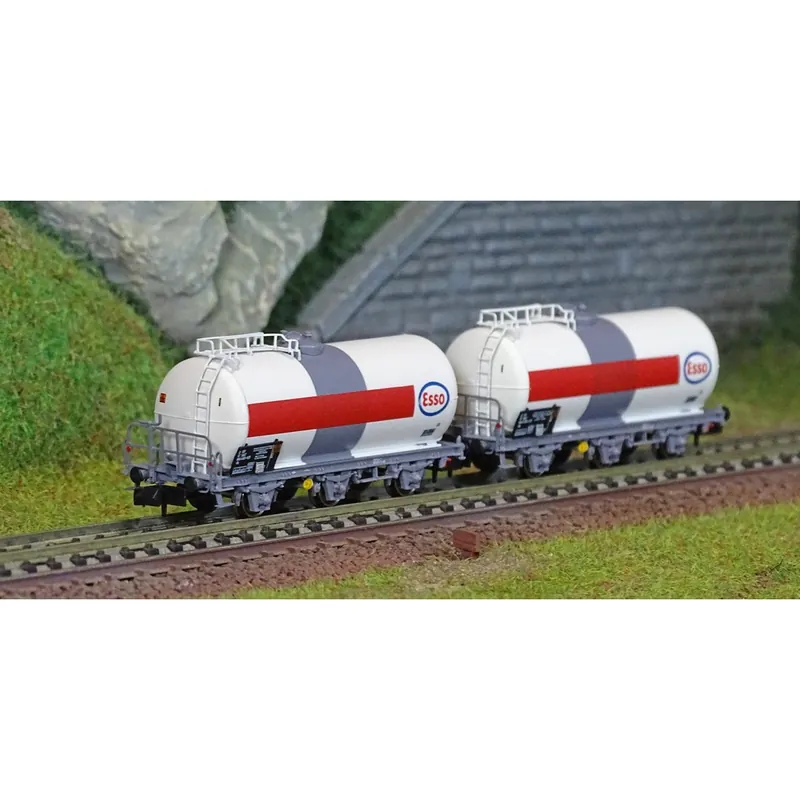 Populair Arnold HN6610 Set de 2 wagons citernes à 3 essieux Uh, SNCF, Esso, échelle N